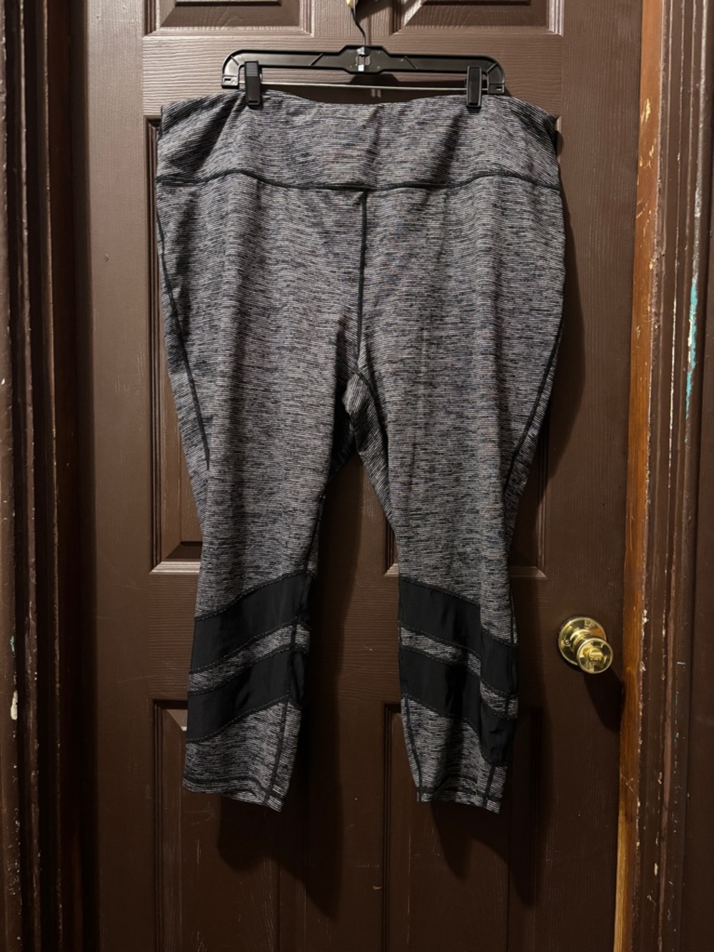 Torrid active Grey Heather Women’s Capri Leggings With Mesh Panels